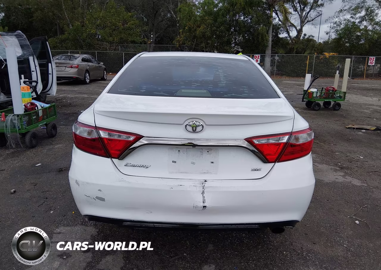 2015 Toyota Camry Se VIN:4T1BF1FK5FU095707 - 16