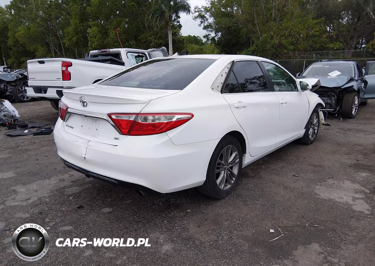 2015 Toyota Camry Se VIN:4T1BF1FK5FU095707 - 4
