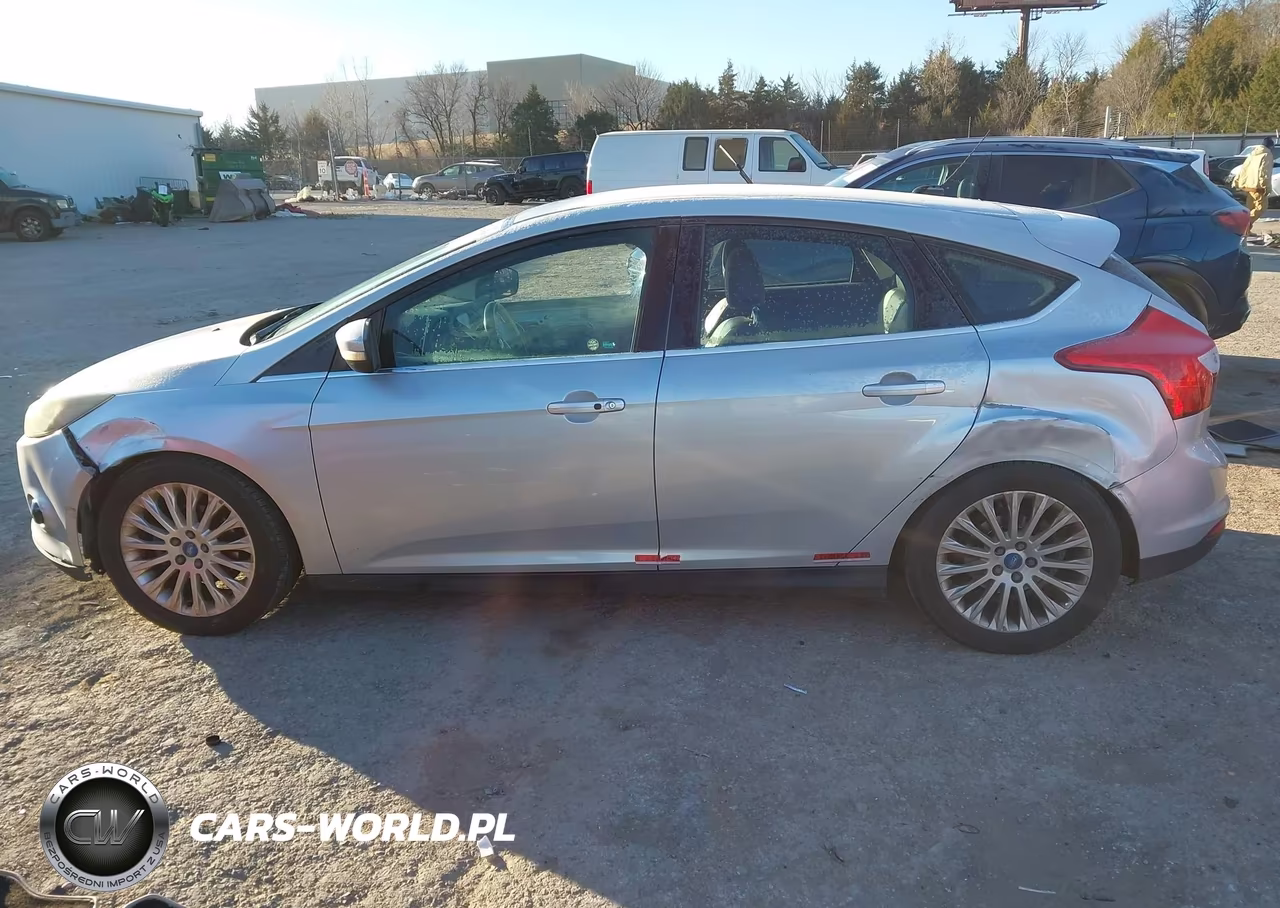 2012 Ford Focus Titanium VIN:1FAHP3N2XCL137854 - 15