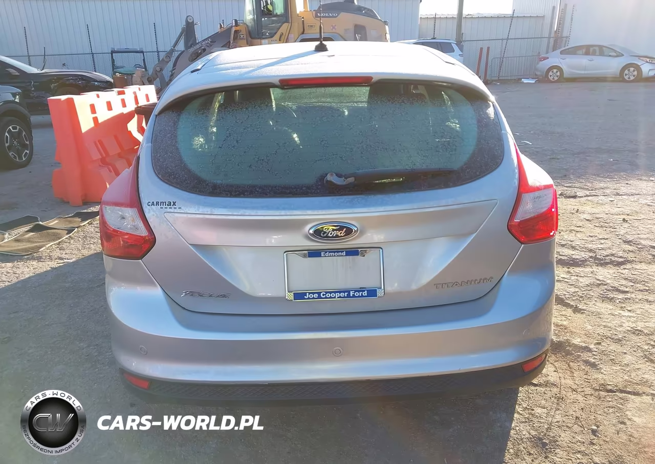 2012 Ford Focus Titanium VIN:1FAHP3N2XCL137854 - 17