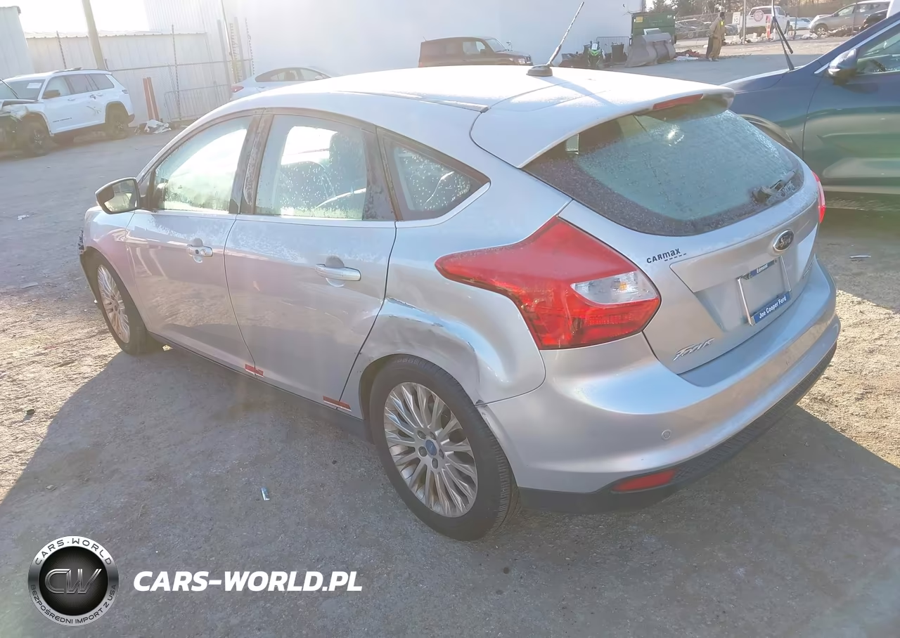 2012 Ford Focus Titanium VIN:1FAHP3N2XCL137854 - 3