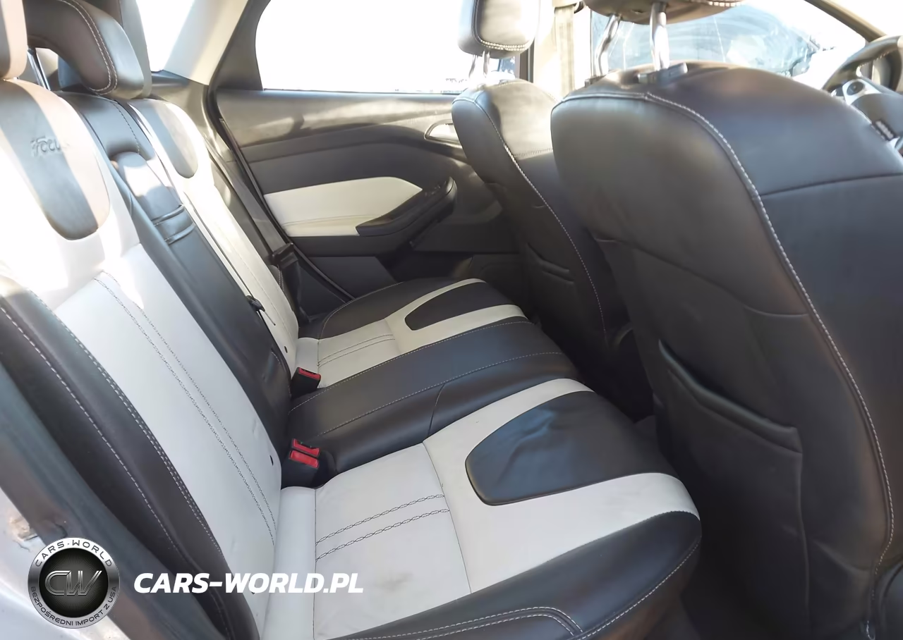 2012 Ford Focus Titanium VIN:1FAHP3N2XCL137854 - 8
