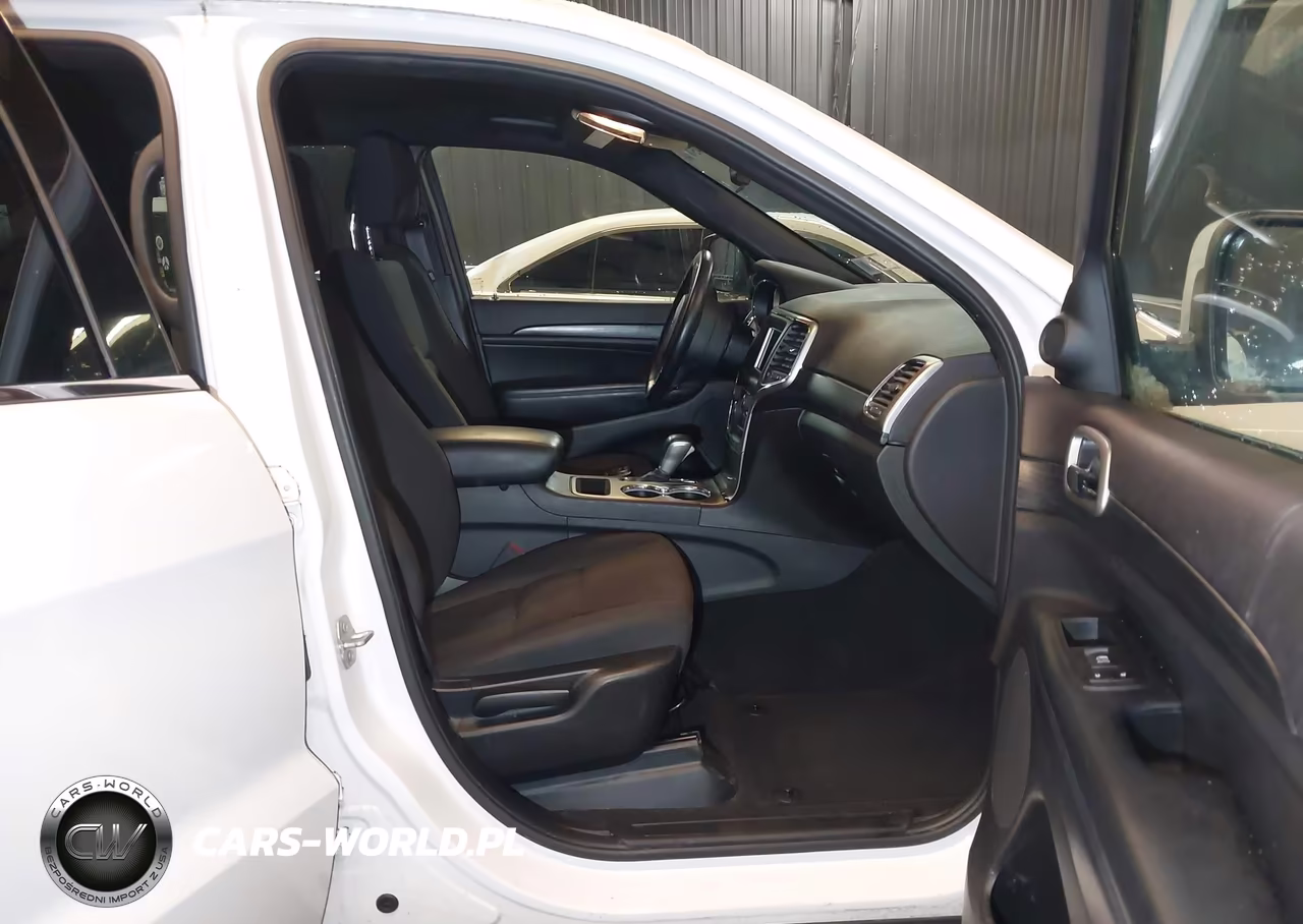 2019 Jeep Grand Cherokee Laredo E 4X4 VIN:1C4RJFAG8KC641448 - 5
