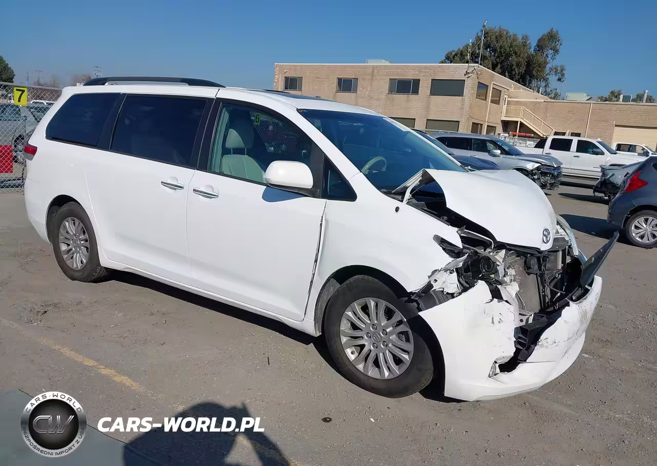 2014 Toyota Sienna Xle V6 8 Passenger