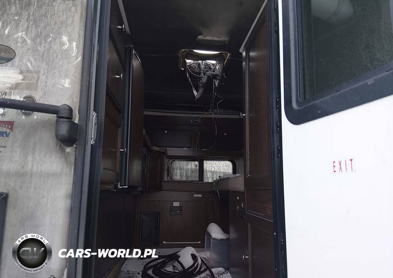 2018 Forest River Pick Up Bed Camper VIN:4X4SSZ208JN108689 - 8