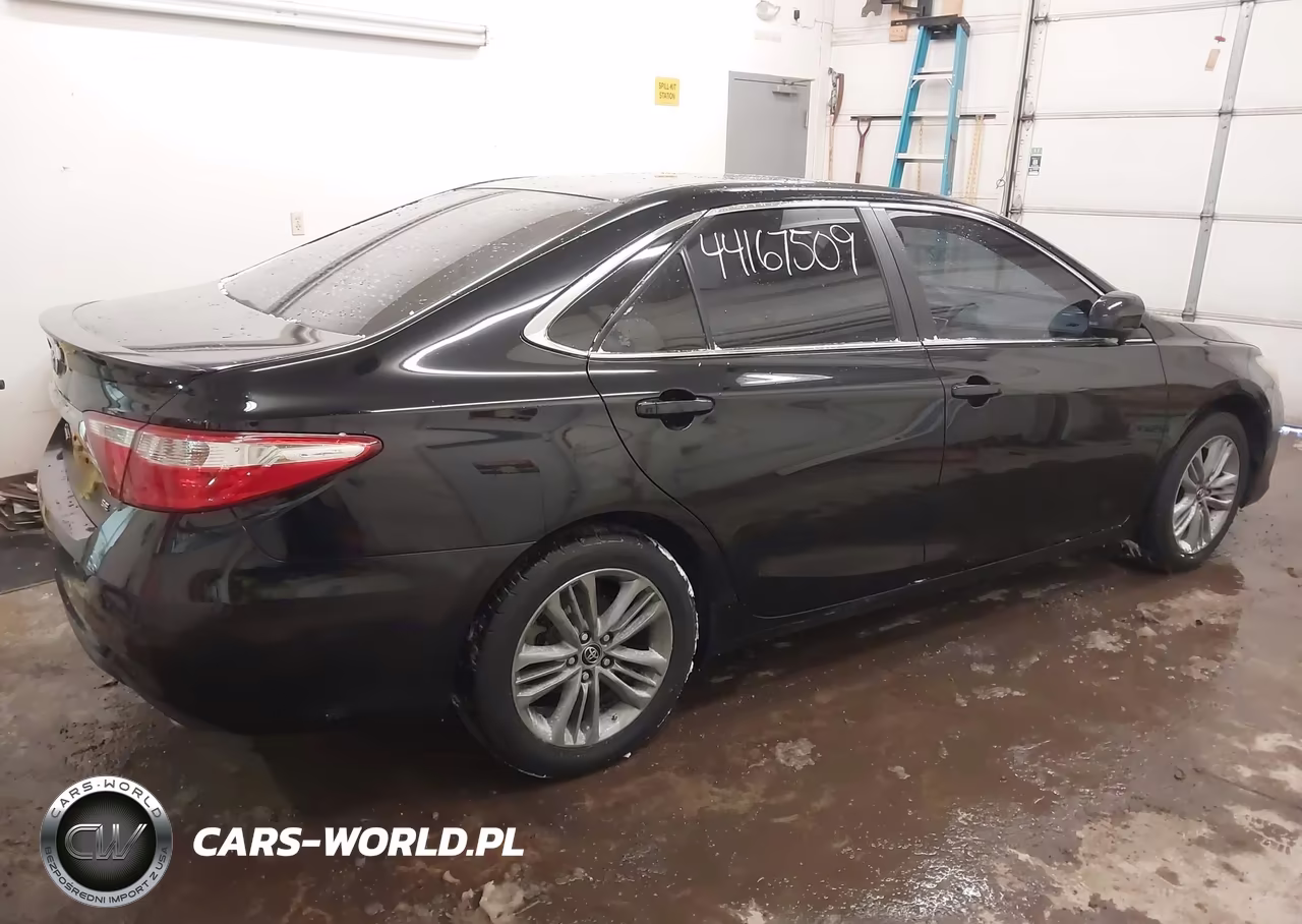 2015 Toyota Camry Se VIN:4T1BF1FK0FU114339 - 4