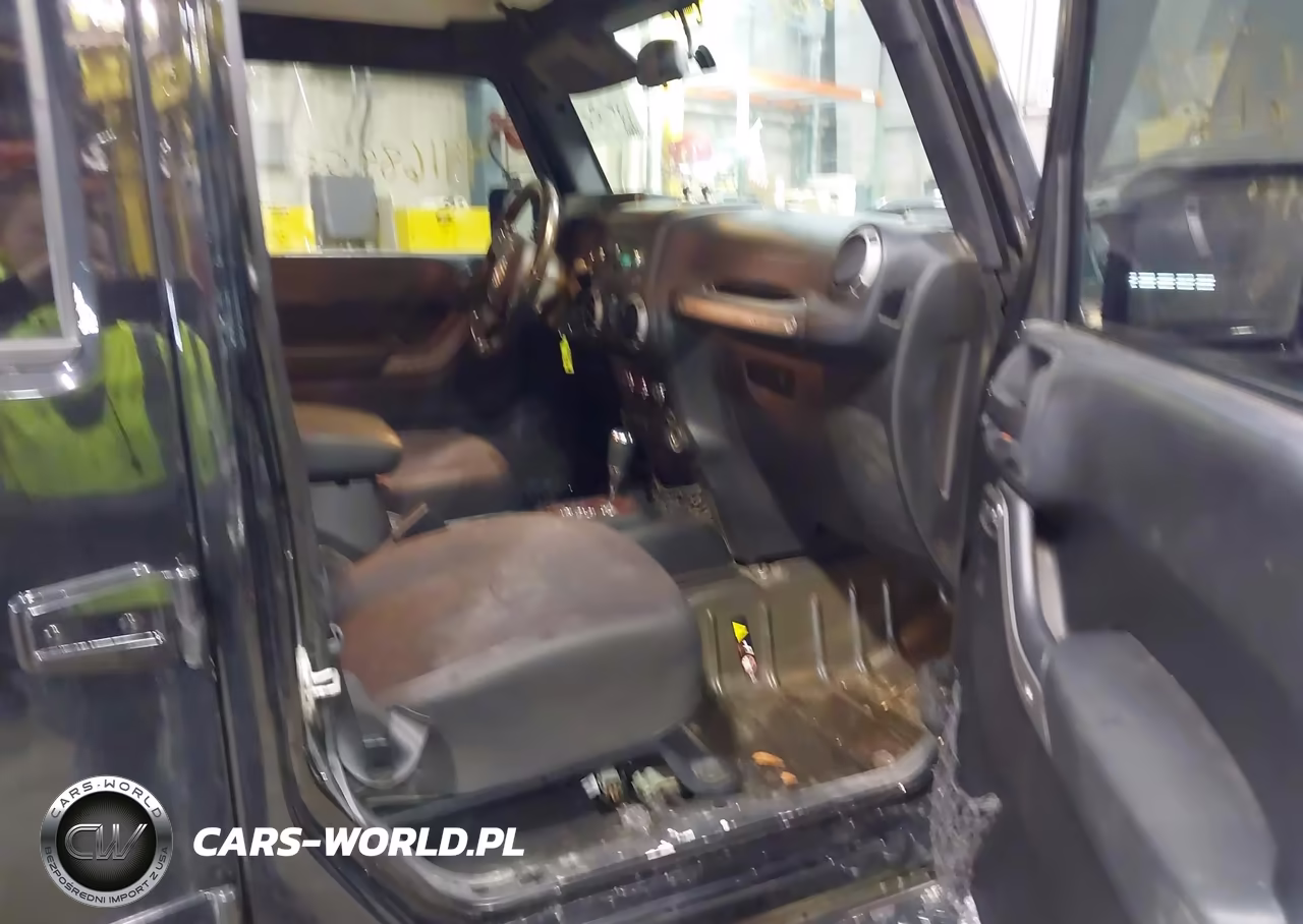 2015 Jeep Wrangler Unlimited Willys Wheeler VIN:1C4BJWDG9FL561840 - 5