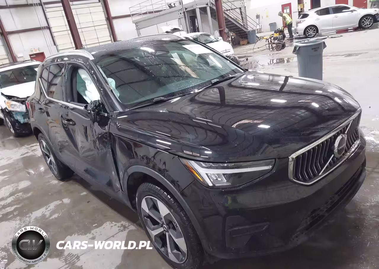 2025 Volvo Xc40 B5 Core Bright Theme