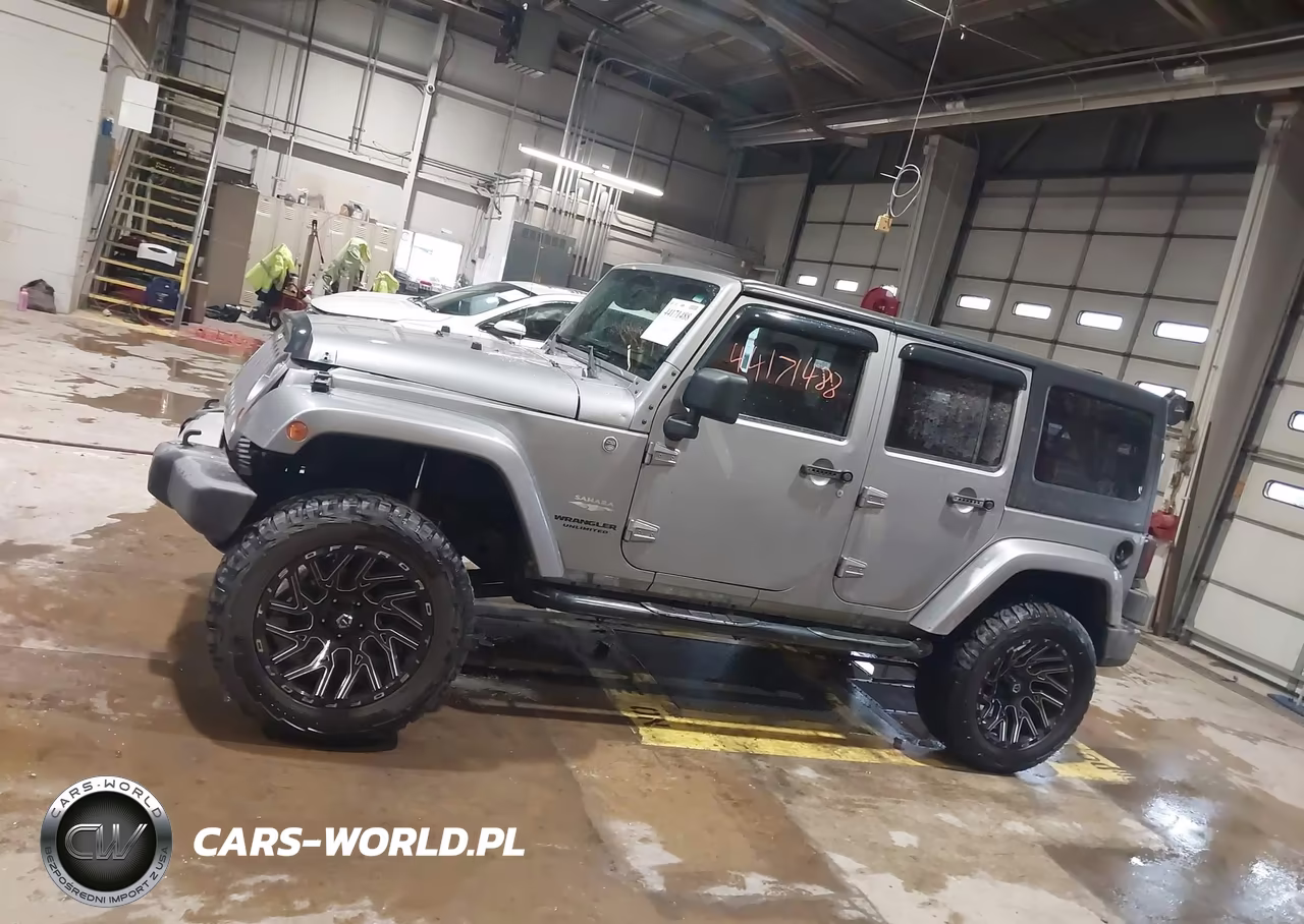 2013 Jeep Wrangler Unlimited Sahara VIN:1C4BJWEG1DL653553 - 14