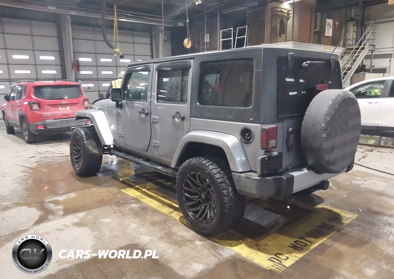 2013 Jeep Wrangler Unlimited Sahara VIN:1C4BJWEG1DL653553 - 3