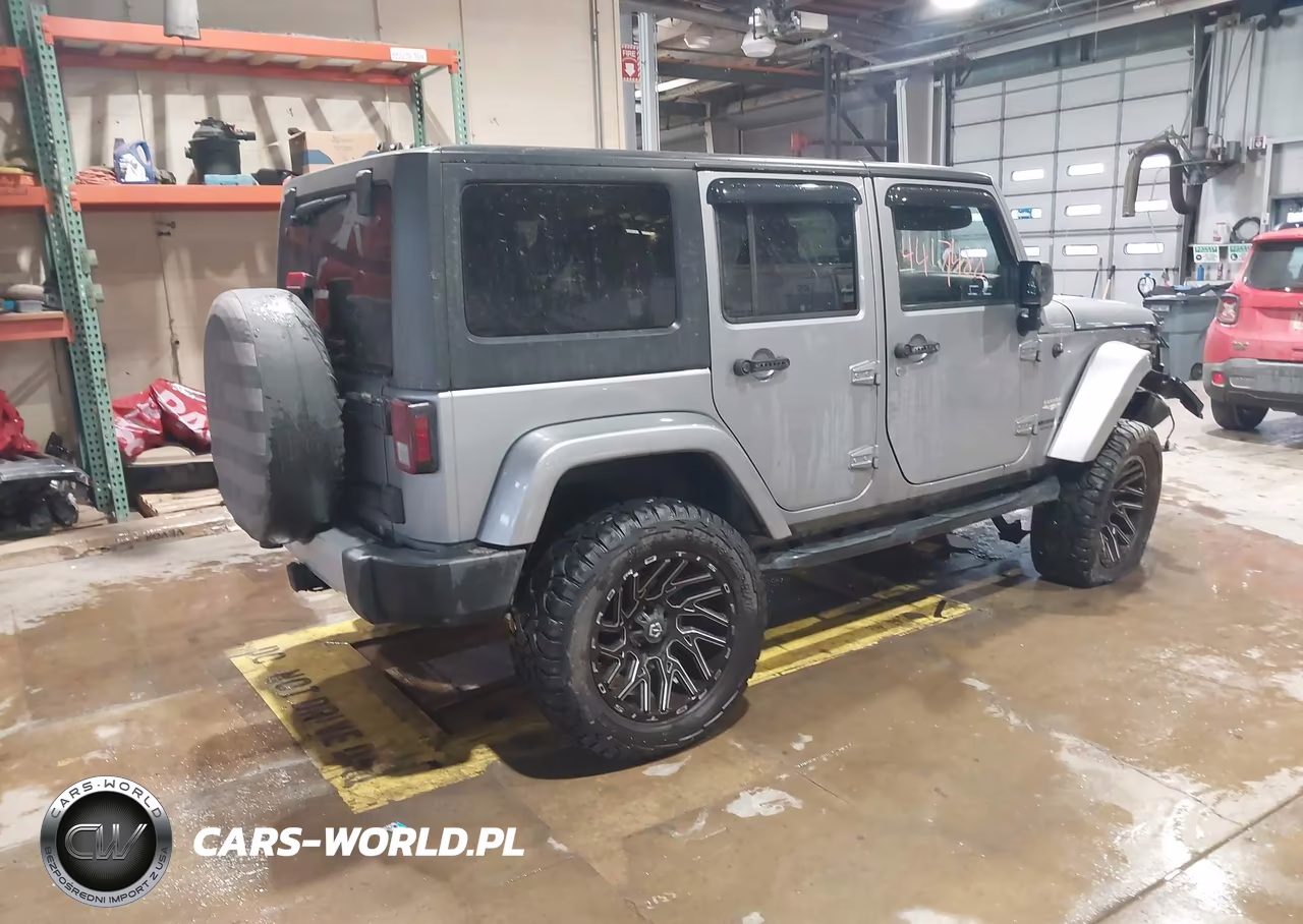 2013 Jeep Wrangler Unlimited Sahara VIN:1C4BJWEG1DL653553 - 4