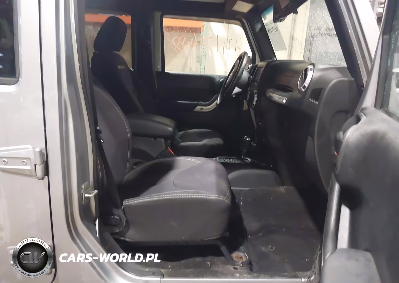 2013 Jeep Wrangler Unlimited Sahara VIN:1C4BJWEG1DL653553 - 5