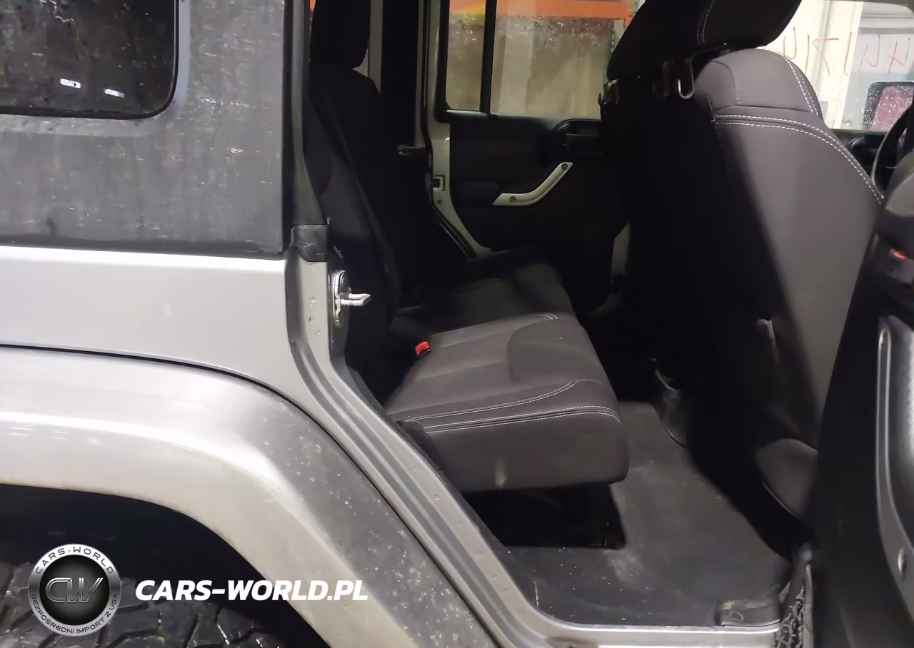 2013 Jeep Wrangler Unlimited Sahara VIN:1C4BJWEG1DL653553 - 8