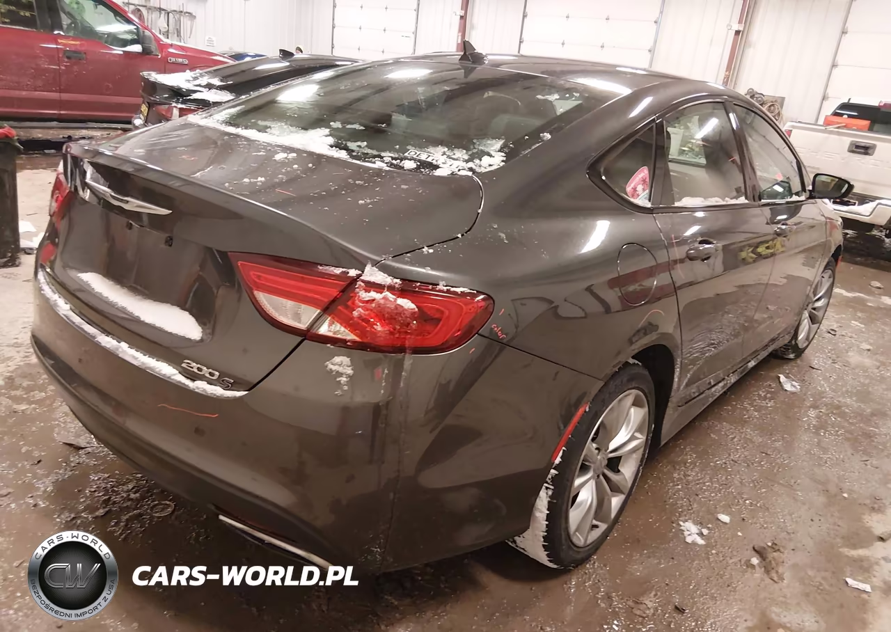 2015 Chrysler 200 S VIN:1C3CCCBB2FN749774 - 4