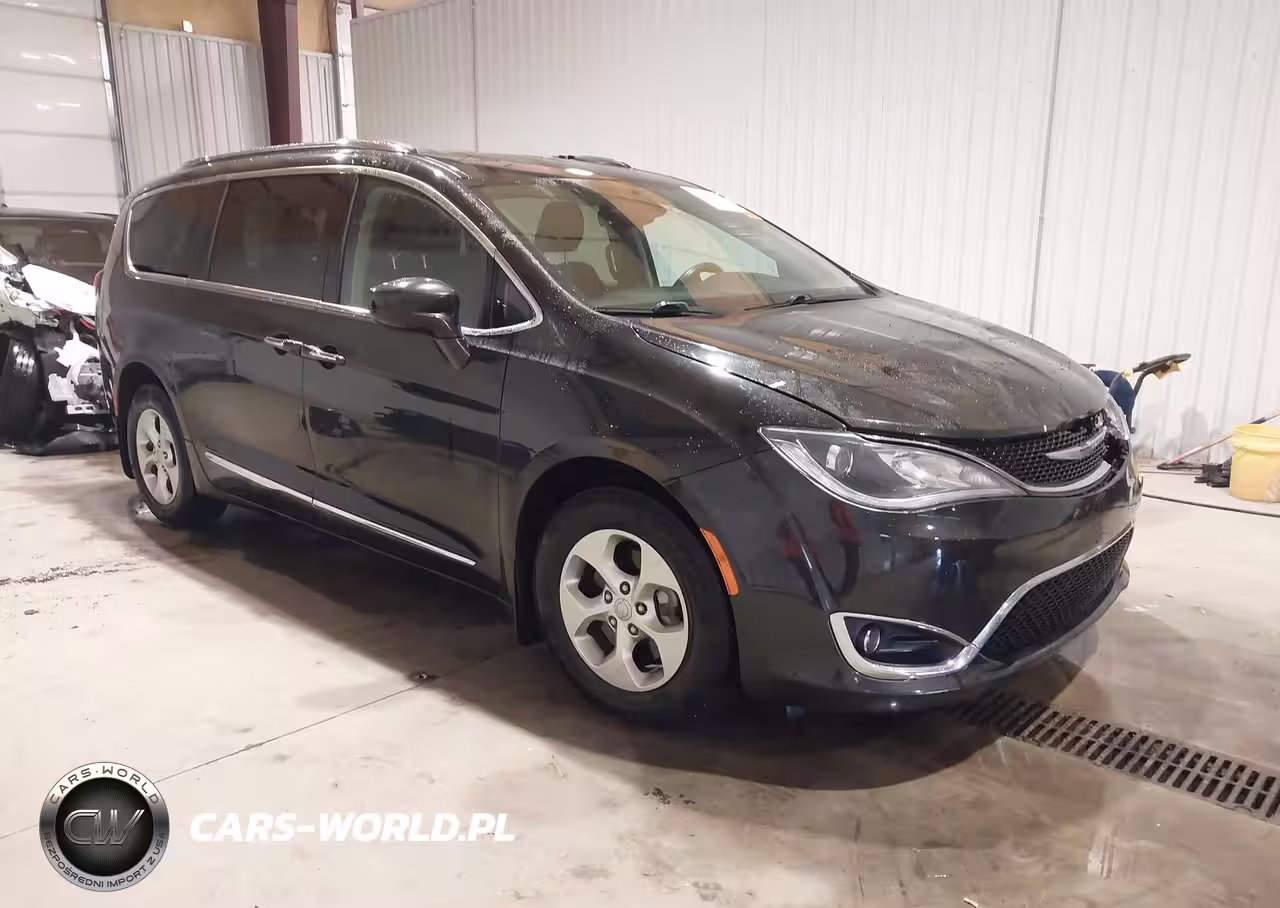 2017 Chrysler Pacifica Touring-L Plus