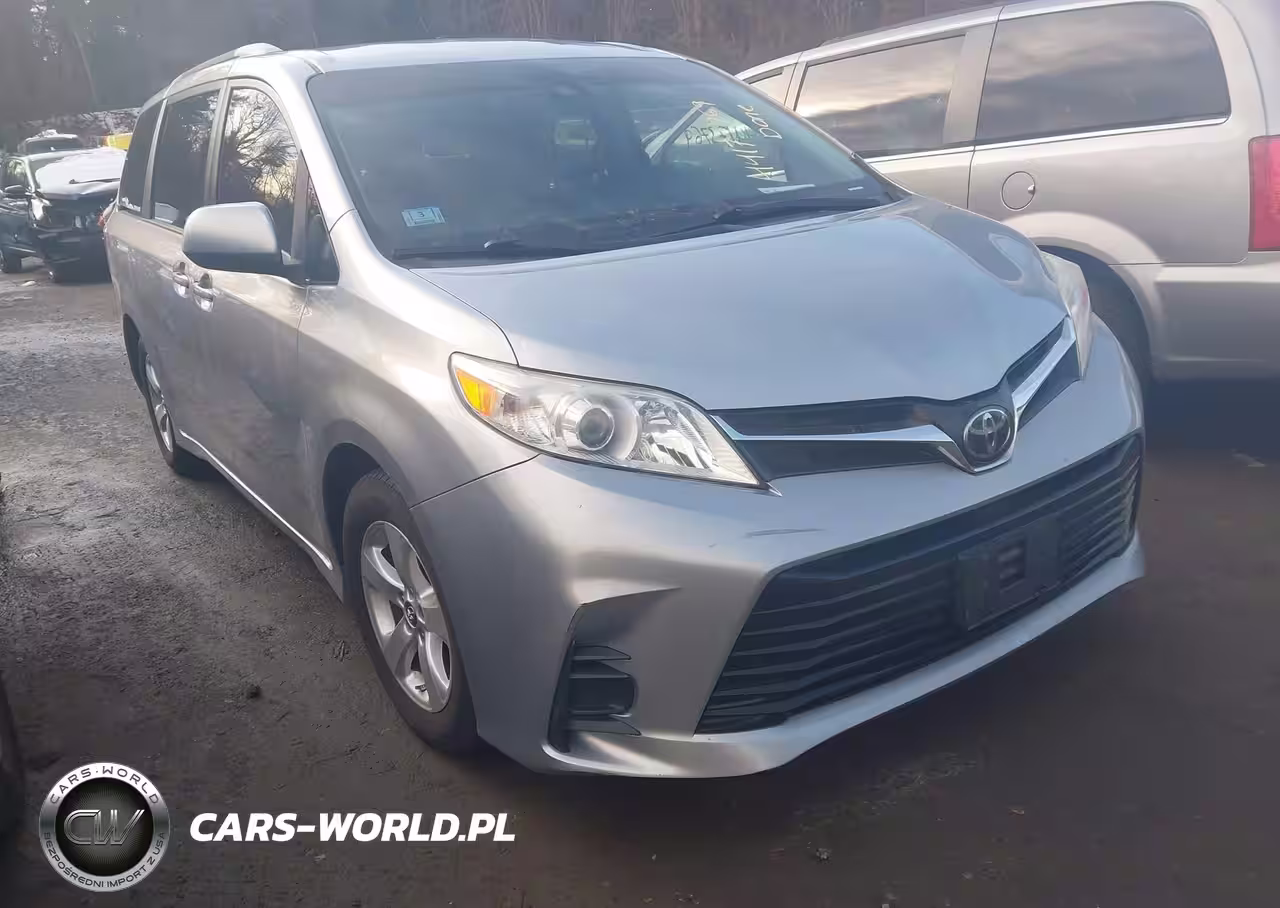 2018 Toyota Sienna Le 8 Passenger