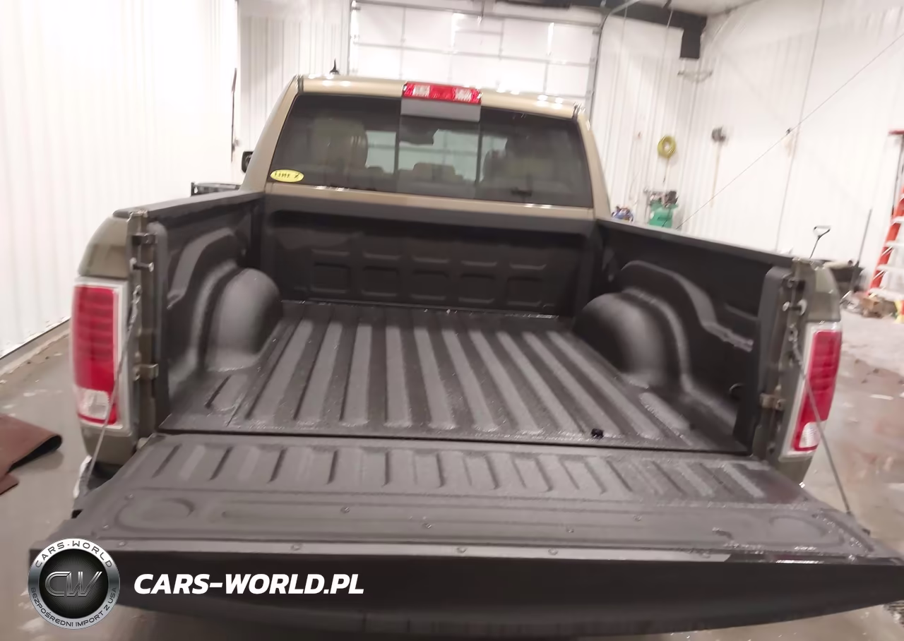 2015 Ram 1500 Laramie VIN:1C6RR7NM2FS562911 - 17