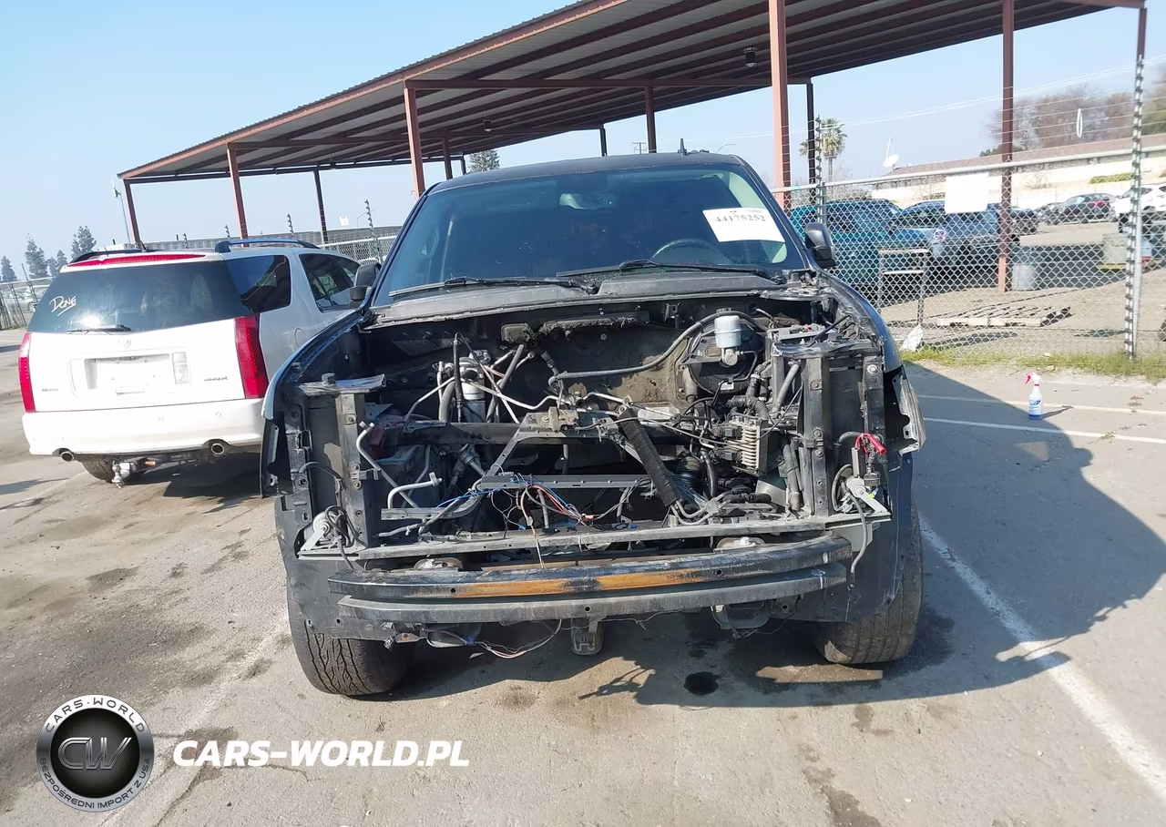 2010 Chevrolet Suburban 1500 Ltz VIN:1GNUCKE03AR231539 - 12