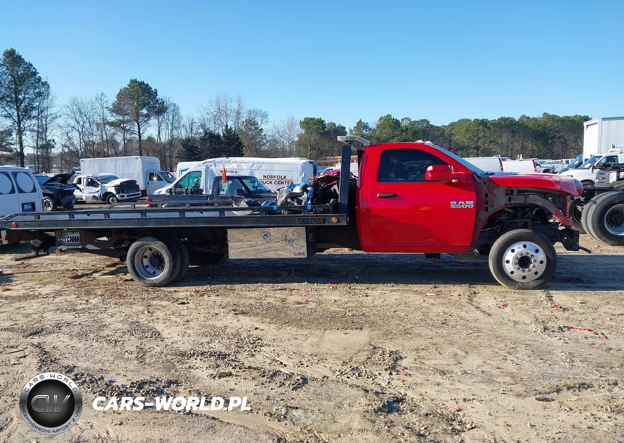 2018 Ram 5500 Chassis Tradesman-Slt VIN:3C7WRMDL0JG375575 - 17