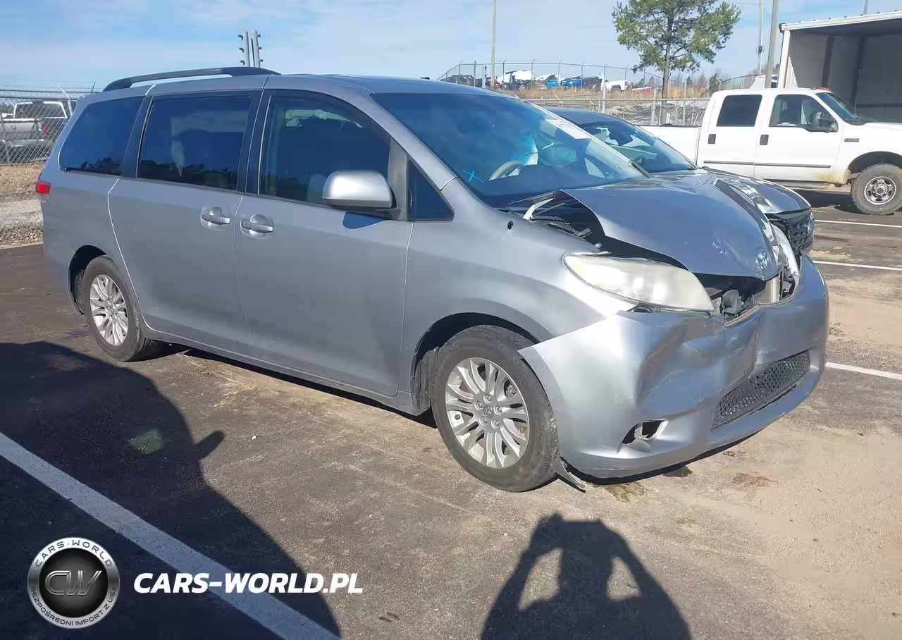 2012 Toyota Sienna Xle V6 8 Passenger