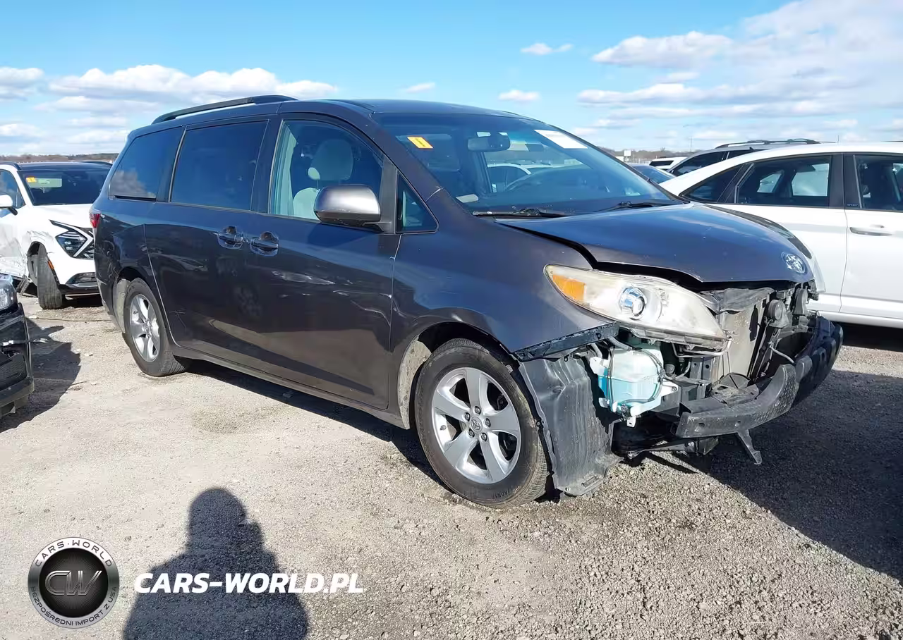 2015 Toyota Sienna Le 8 Passenger