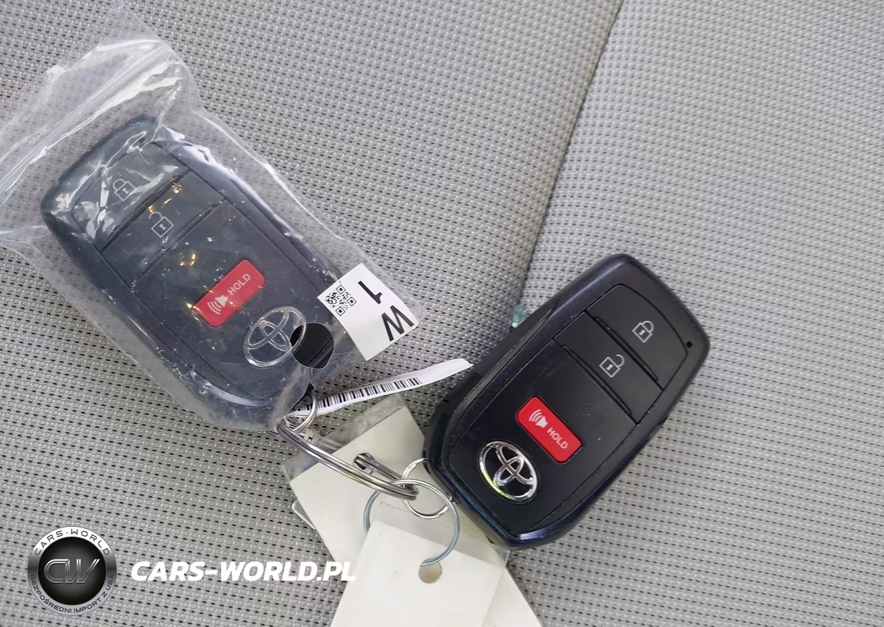2025 Toyota Corolla Cross Le VIN:7MUCAAAG8SV118654 - 11