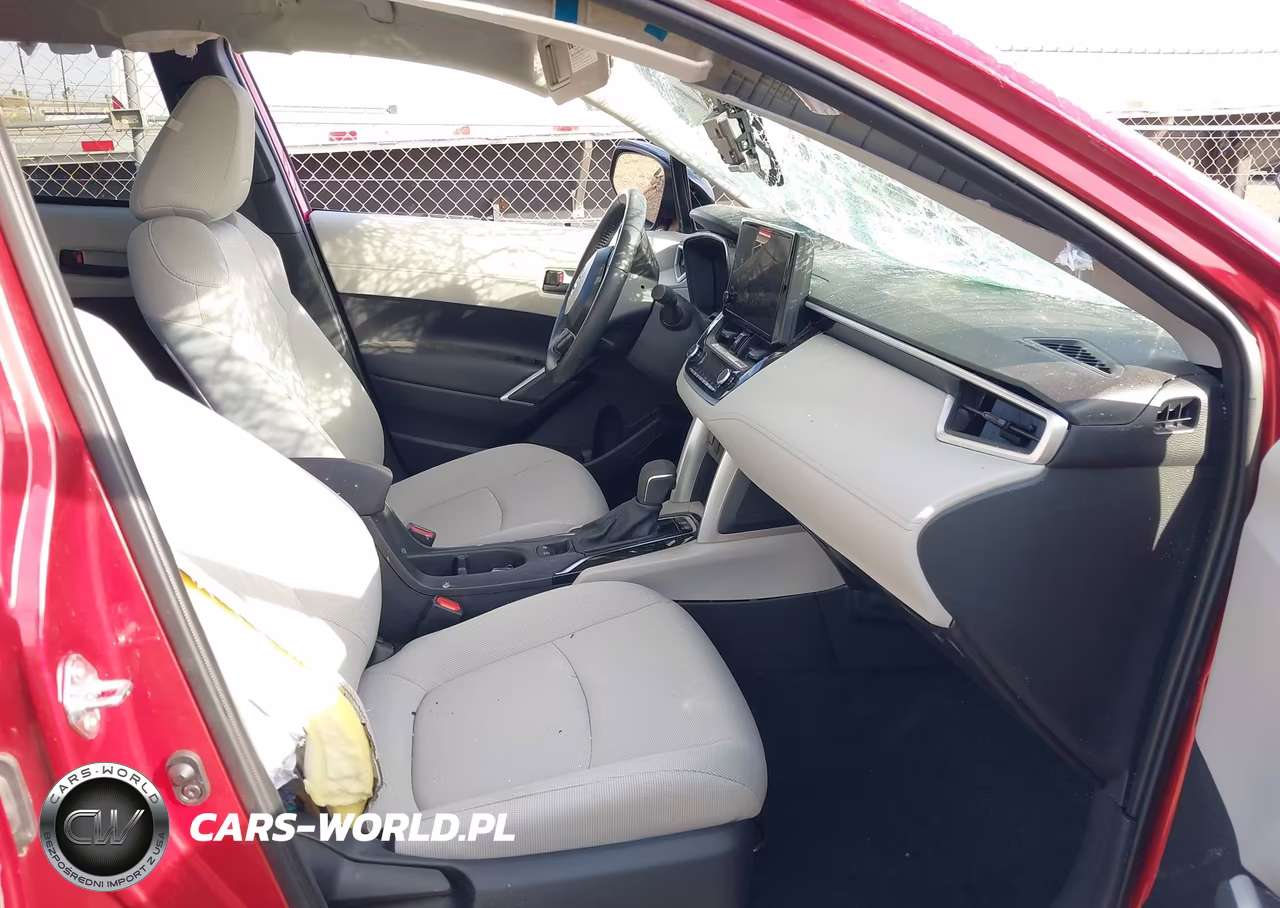 2025 Toyota Corolla Cross Le VIN:7MUCAAAG8SV118654 - 5