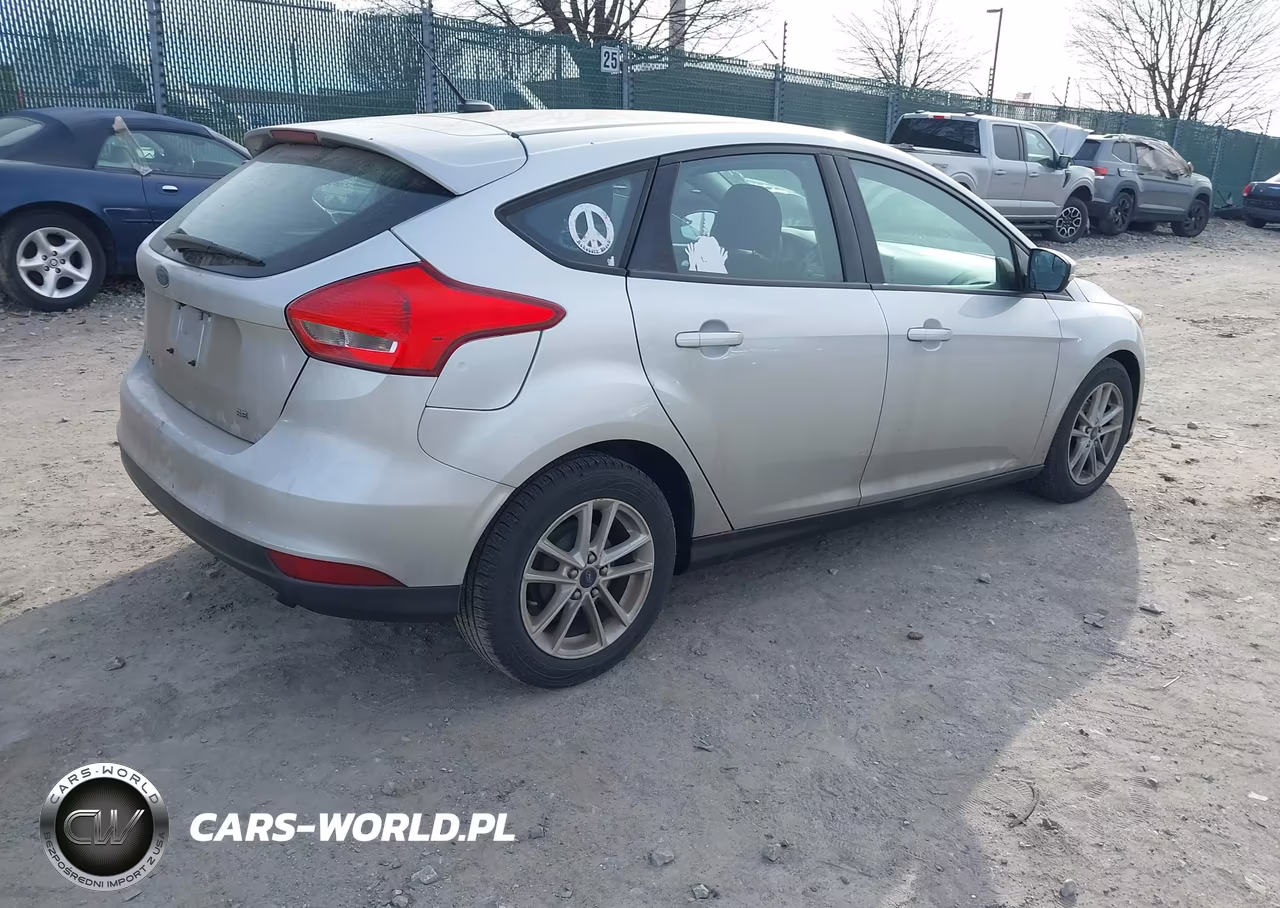 2015 Ford Focus Se VIN:1FADP3K2XFL282464 - 4