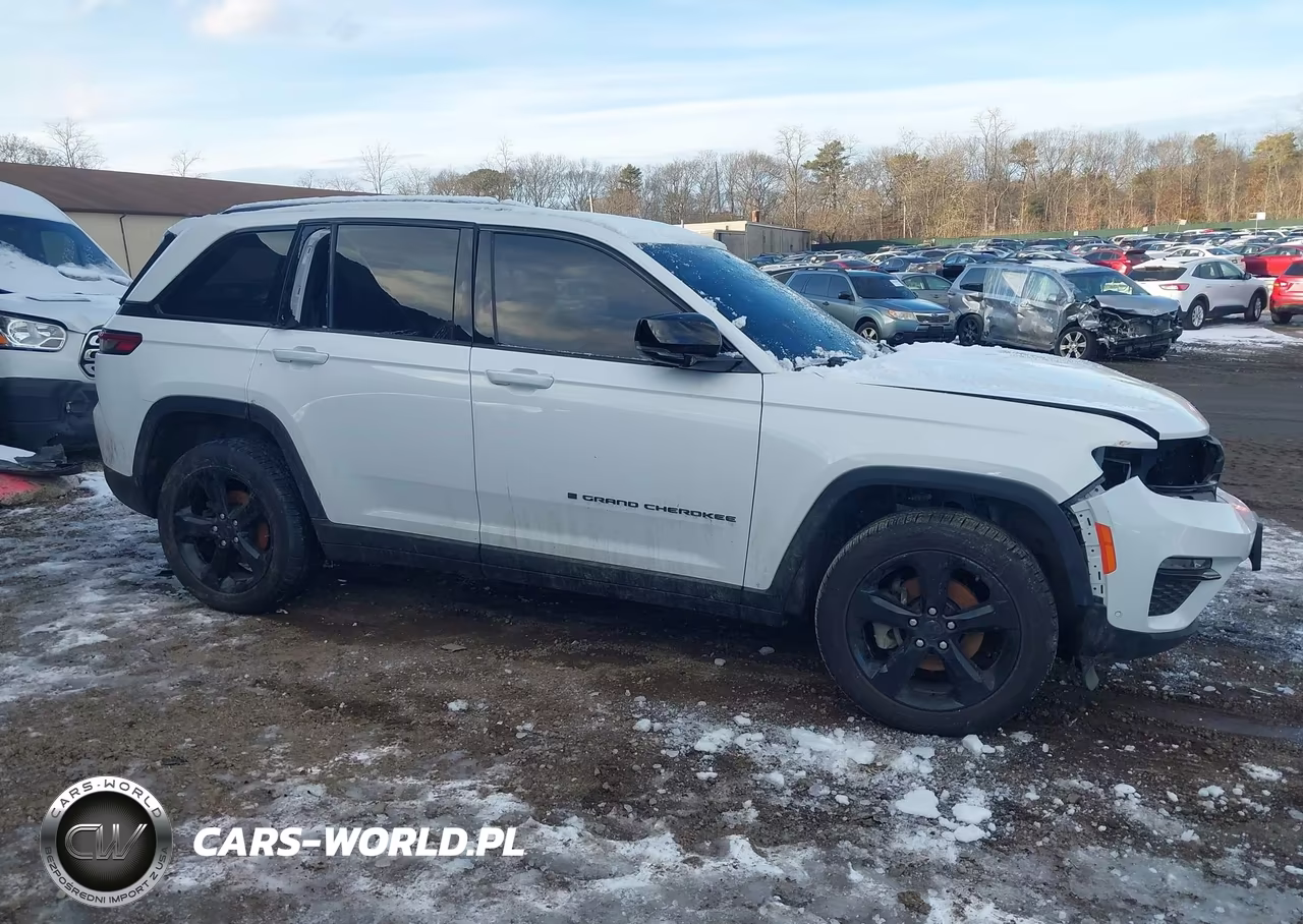 2023 Jeep Grand Cherokee Limited 4X4 VIN:1C4RJHBG1PC501176 - 13