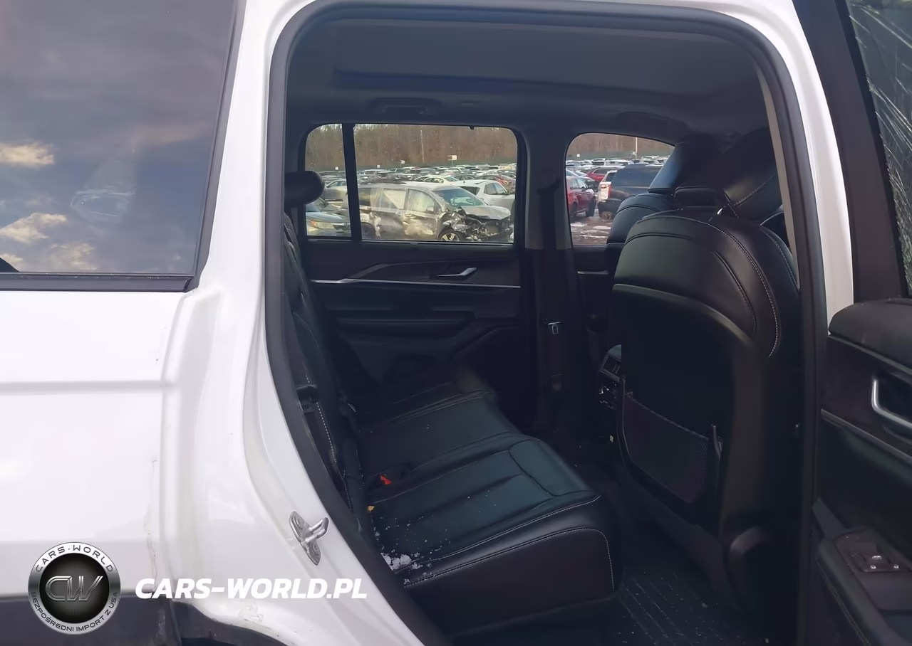 2023 Jeep Grand Cherokee Limited 4X4 VIN:1C4RJHBG1PC501176 - 8