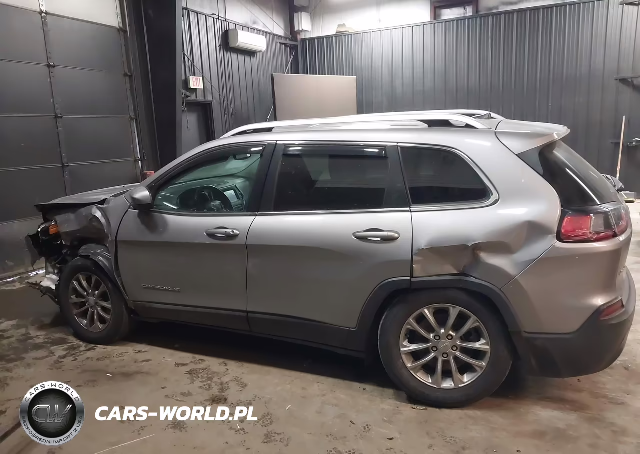 2019 Jeep Cherokee Latitude Plus 4X4 VIN:1C4PJMLB1KD310847 - 14