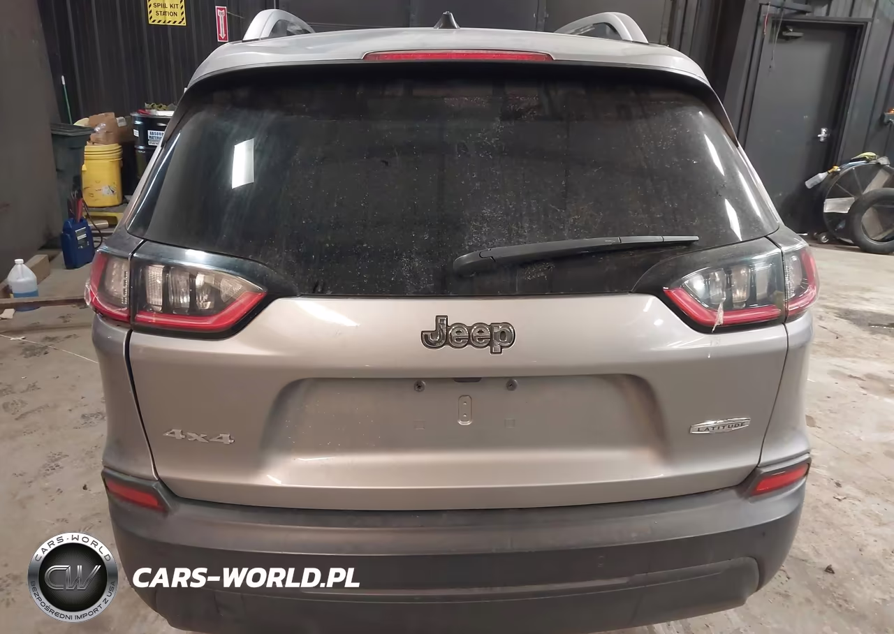 2019 Jeep Cherokee Latitude Plus 4X4 VIN:1C4PJMLB1KD310847 - 16