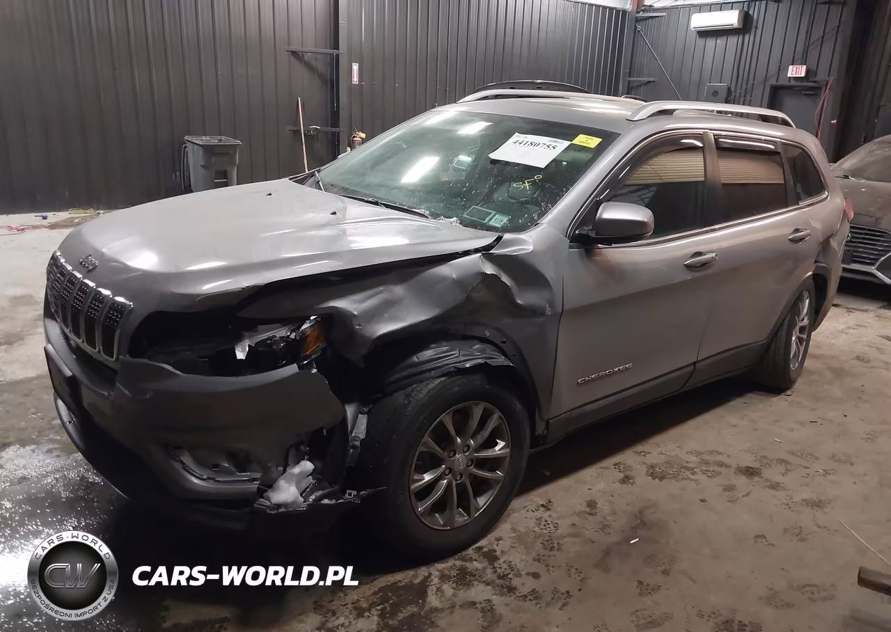 2019 Jeep Cherokee Latitude Plus 4X4 VIN:1C4PJMLB1KD310847 - 2