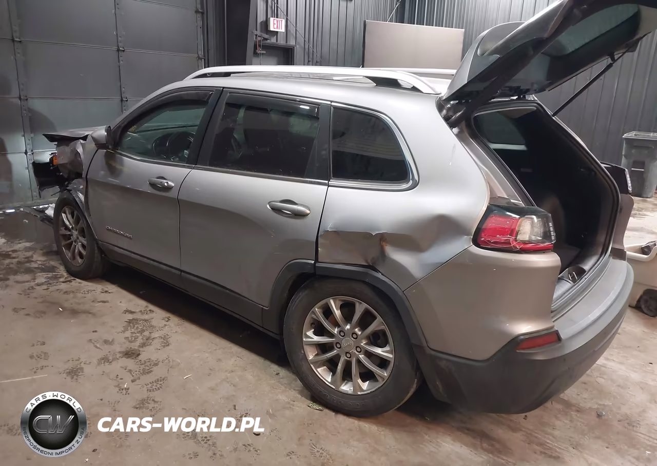 2019 Jeep Cherokee Latitude Plus 4X4 VIN:1C4PJMLB1KD310847 - 3