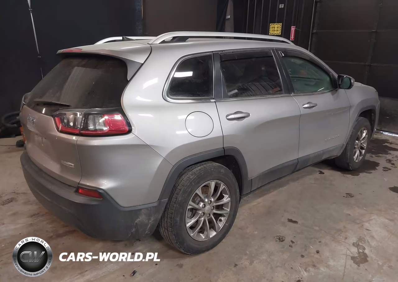 2019 Jeep Cherokee Latitude Plus 4X4 VIN:1C4PJMLB1KD310847 - 4