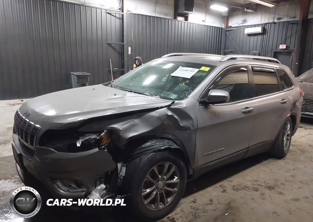 2019 Jeep Cherokee Latitude Plus 4X4 VIN:1C4PJMLB1KD310847 - 6