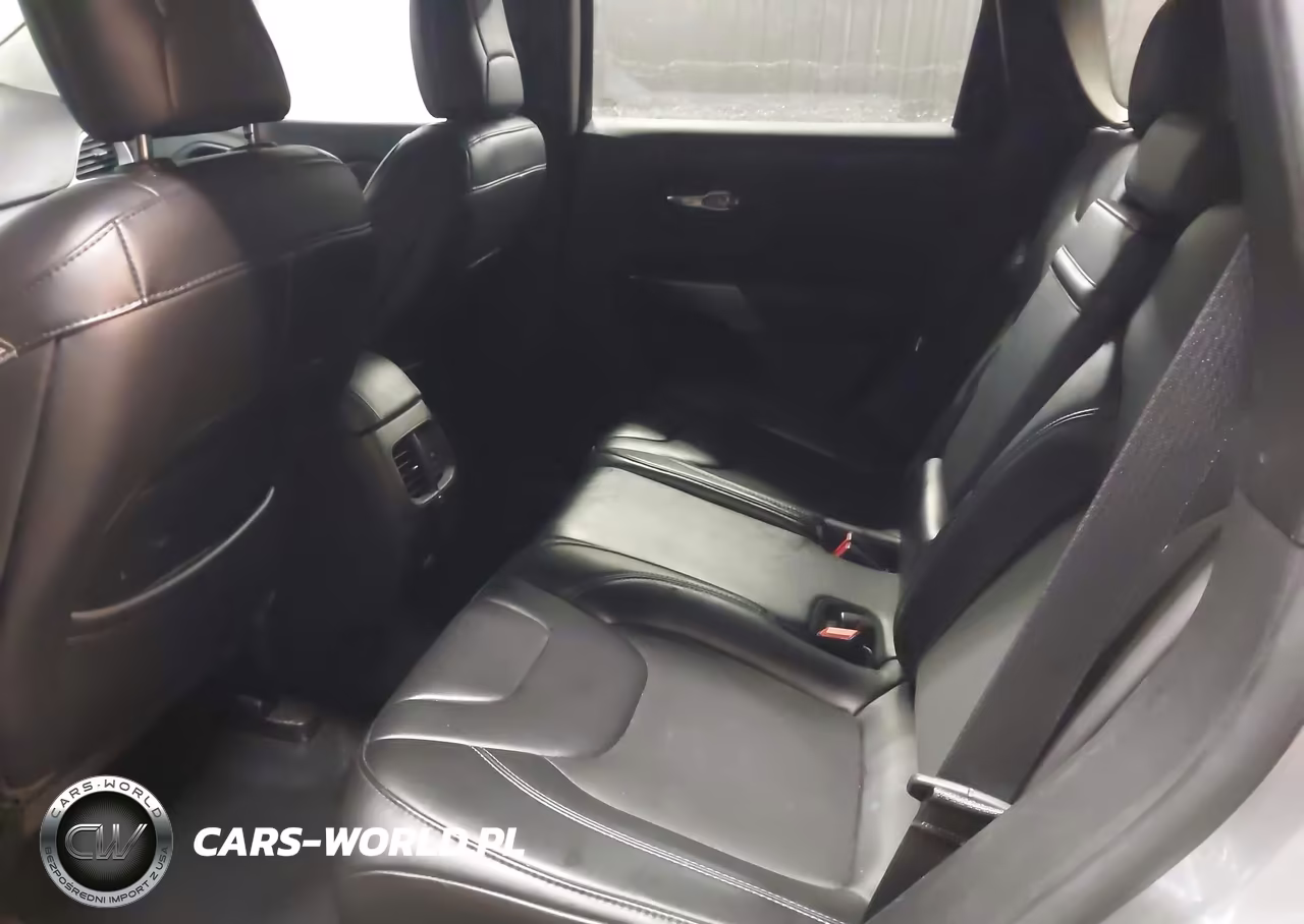 2019 Jeep Cherokee Latitude Plus 4X4 VIN:1C4PJMLB1KD310847 - 8