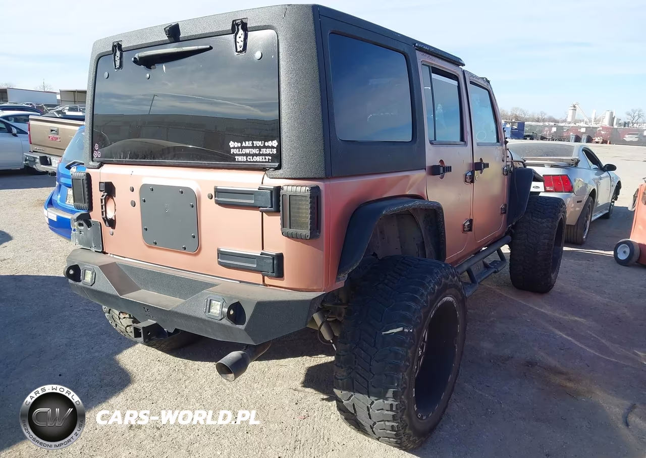 2013 Jeep Wrangler Unlimited Sport VIN:1C4BJWDG9DL646013 - 4