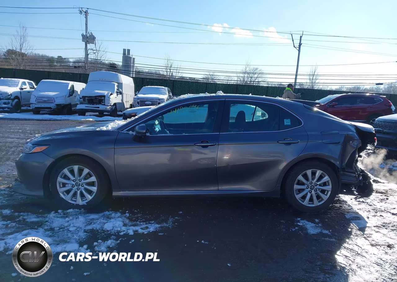 2018 Toyota Camry Le VIN:4T1B11HK9JU533827 - 14
