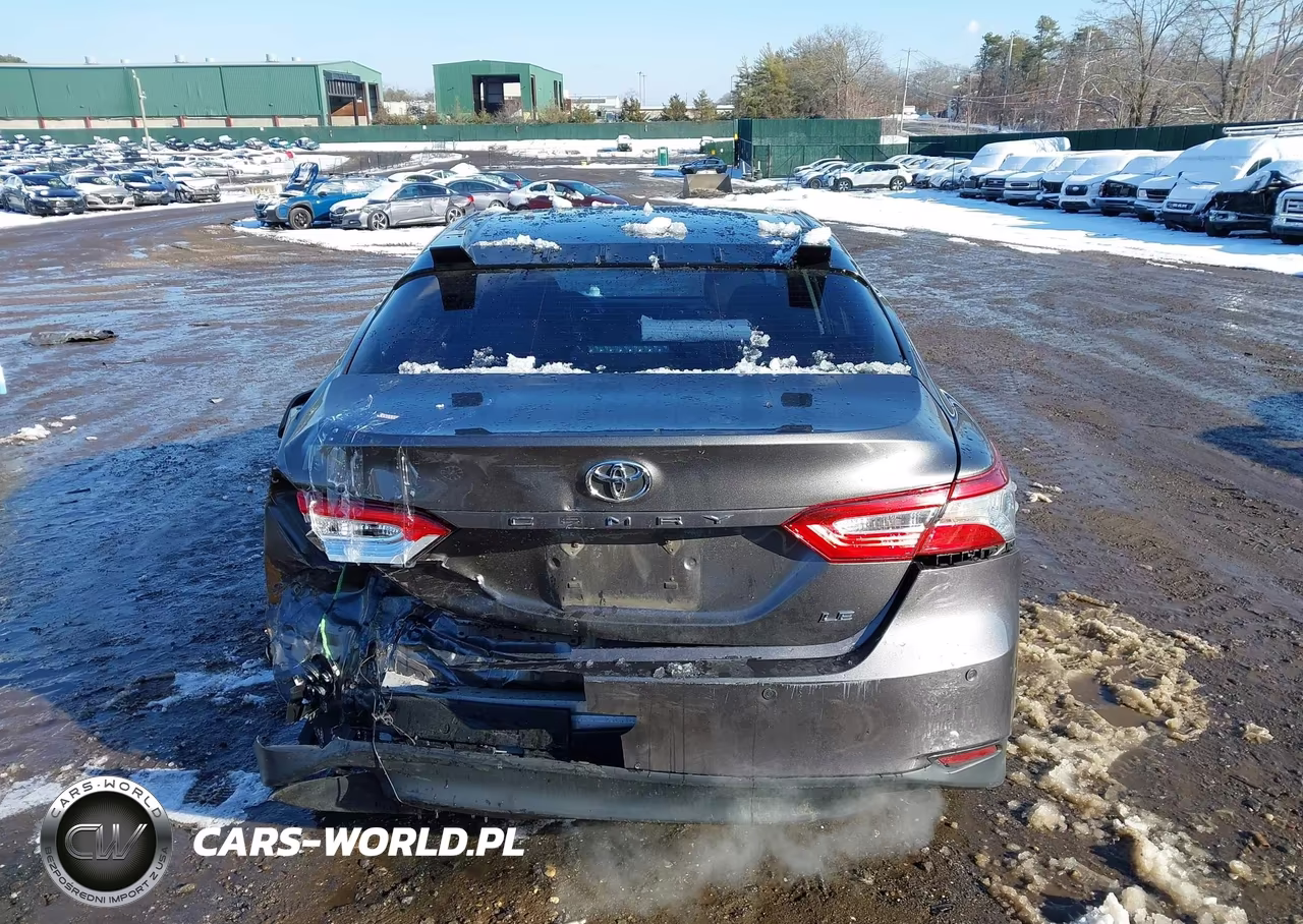 2018 Toyota Camry Le VIN:4T1B11HK9JU533827 - 16