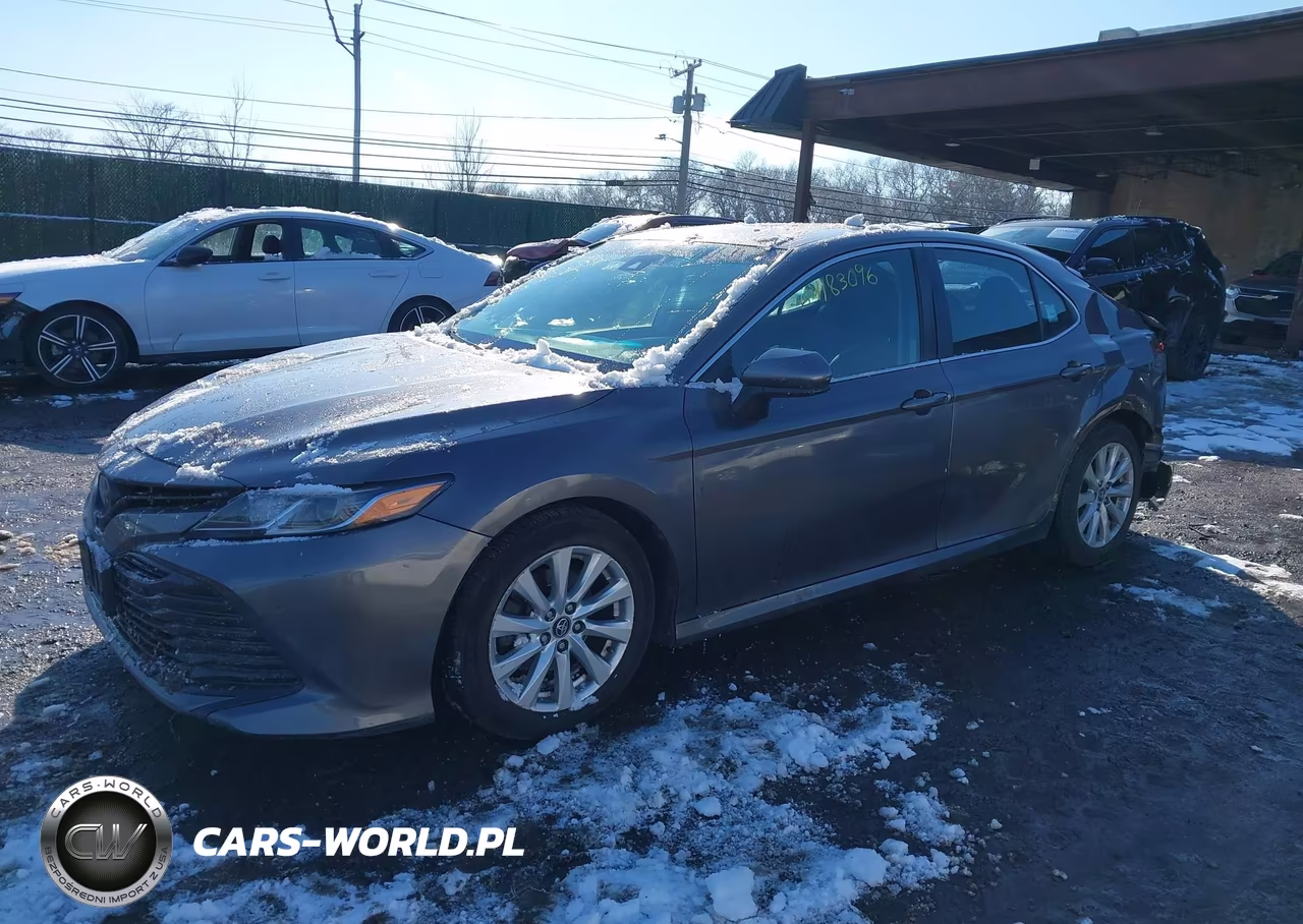 2018 Toyota Camry Le VIN:4T1B11HK9JU533827 - 2