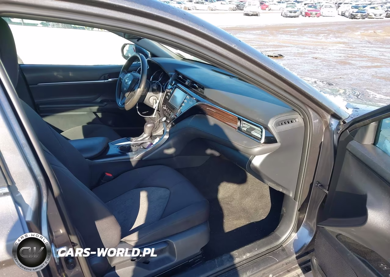 2018 Toyota Camry Le VIN:4T1B11HK9JU533827 - 5