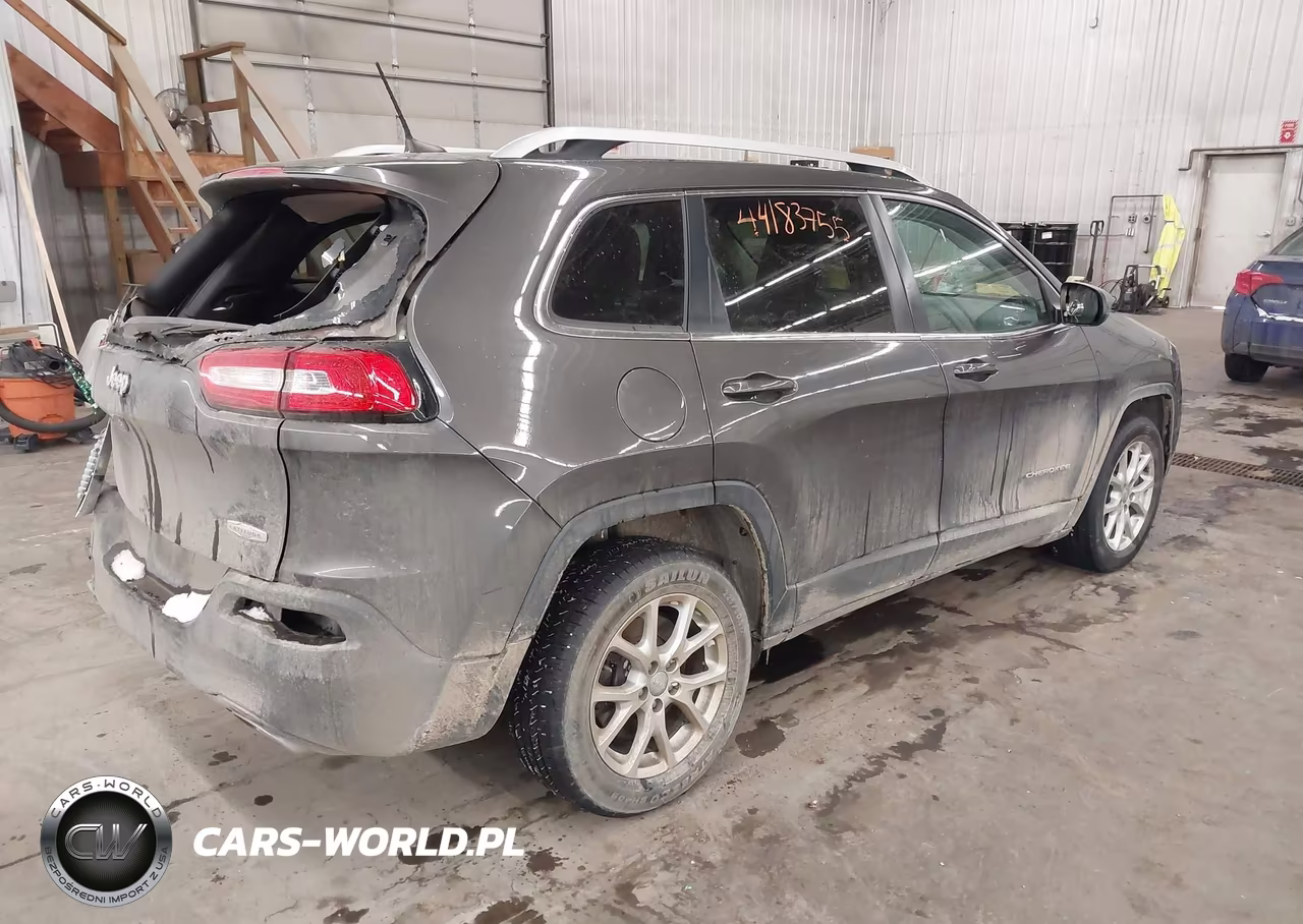 2018 Jeep Cherokee Latitude Plus Fwd VIN:1C4PJLLX6JD556622 - 4