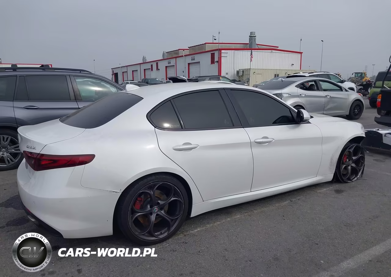 2018 Alfa Romeo Giulia Ti Sport Rwd VIN:ZARFAECNXJ7564913 - 14