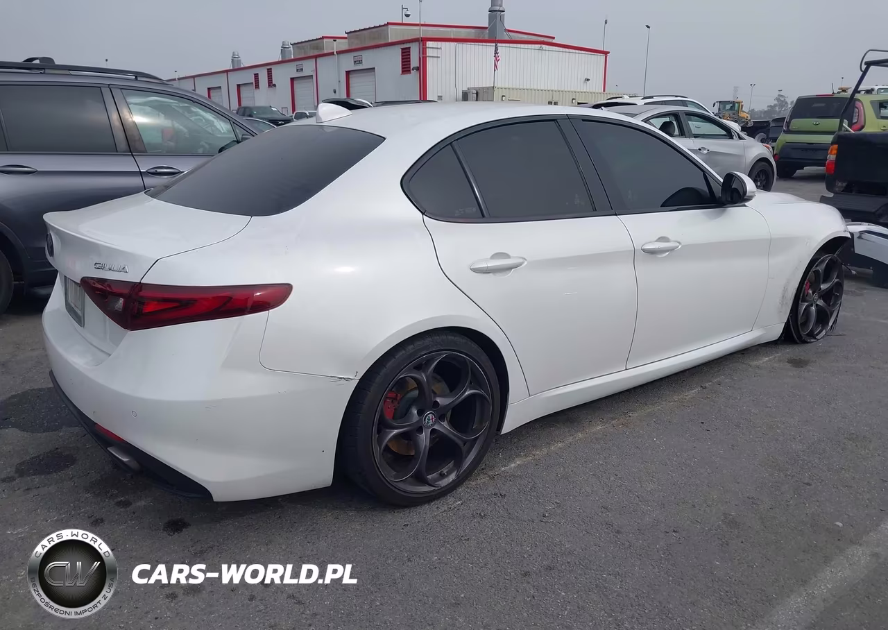2018 Alfa Romeo Giulia Ti Sport Rwd VIN:ZARFAECNXJ7564913 - 4