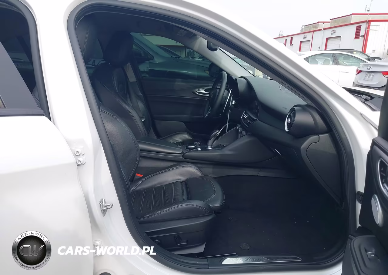 2018 Alfa Romeo Giulia Ti Sport Rwd VIN:ZARFAECNXJ7564913 - 5