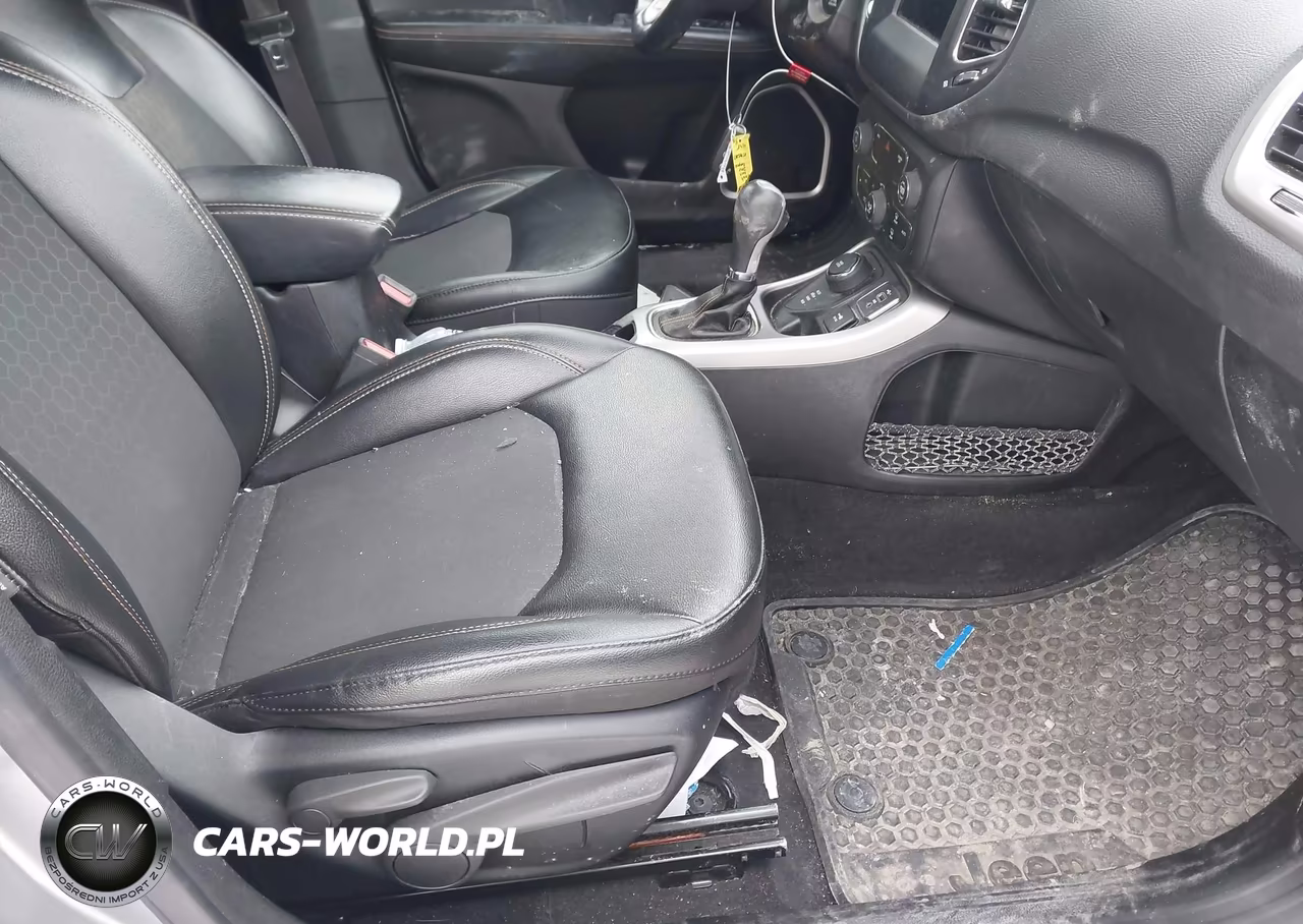 2019 Jeep Compass Latitude 4X4 VIN:3C4NJDBB0KT703287 - 5