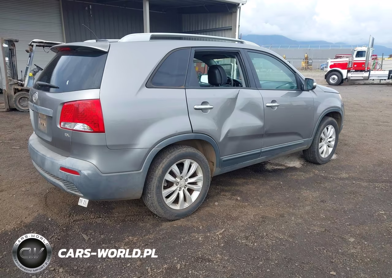 2011 Kia Sorento Ex VIN:5XYKU3A11BG118528 - 4