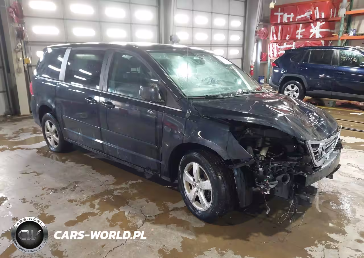 2010 Volkswagen Routan Se