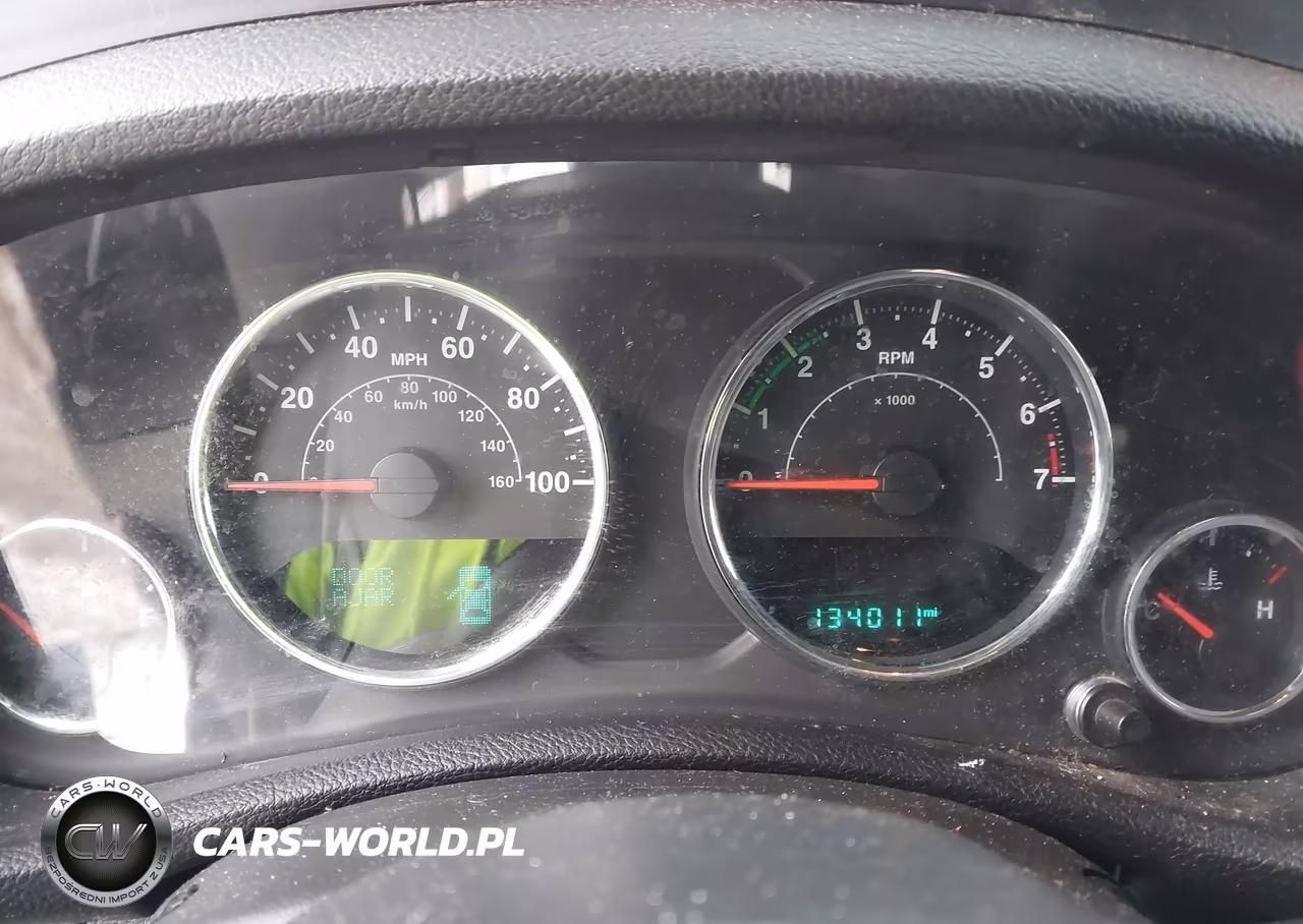 2017 Jeep Wrangler Unlimited Sahara 4X4 VIN:1C4HJWEG3HL543507 - 7
